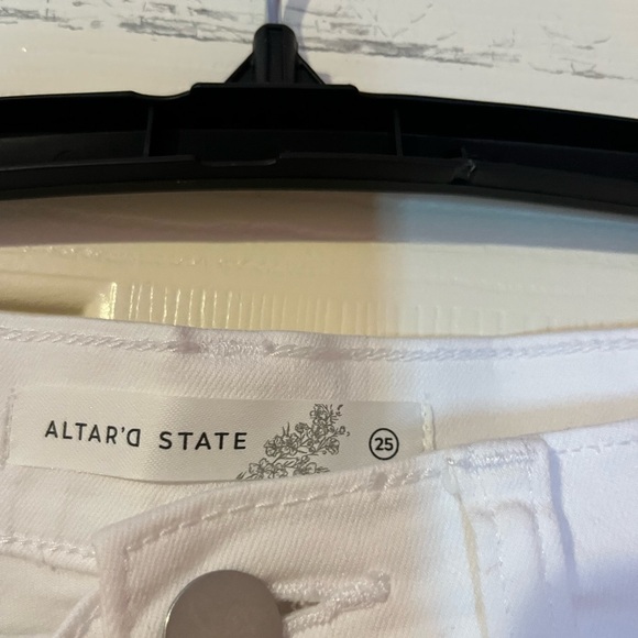 Altar'd State White Women's Distressed Jeans - Picture 4 of 6